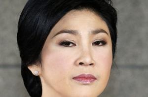 Плачущий премьер Таиланда отказалась уйти в отставку