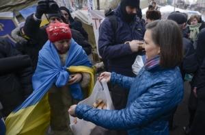Госдеп США раздает печенье и бутерброды на Майдане (ФОТО)
