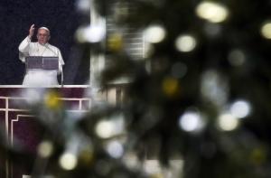 Папа Римский отметил юбилей с бомжами