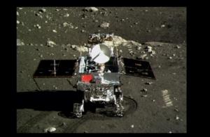 Китайский луноход передал первые снимки (ФОТО)
