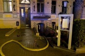 Пожарные эвакуировали 20 человек из горящей пятиэтажки в России