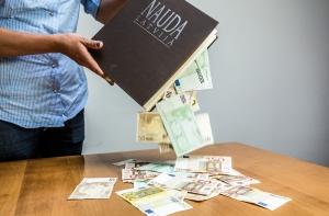 Банкоматами Swedbank сегодня воспользовалось рекордное количество людей