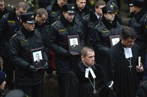 Спасатели и полицейские получат премии за работы в Золитуде