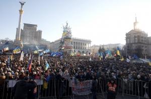 Активист Евромайдана всадил себе нож в горло