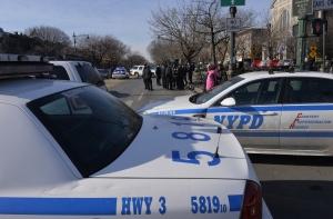 Сотни подростков разгромили торговый центр в Нью-Йорке