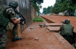 Двое французских солдат убиты в ЦАР накануне визита Олланда