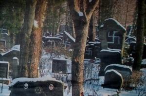 8 декабря в истории Латвии: погром  на кладбище