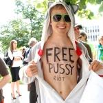 Власти Москвы потребовали отменить показ в театре фильма о Pussy Riot