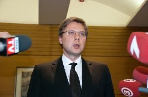 Дума выразила Ушакову доверие; оппозиция не участвовала
