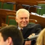 Политик: коалиция Домбровскиса - колосс на глиняных ногах