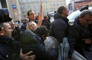 Активистка Femen устроила топлес-акцию в Ватикане