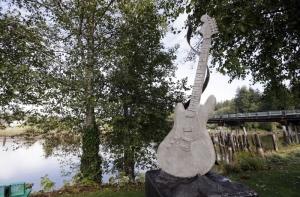 Nirvana и Kiss приняли в Зал славы рок-н-ролла