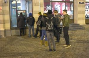 Активность клиентов возле банкоматов и в банковских филиалах возросла