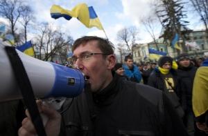 Экс-главу МВД Украины Луценко и его жену в Харькове облили зеленкой (ЭТО БЫЛО ВЧЕРА)