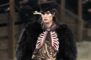 Дом моды Chanel представил коллекцию, посвященную Далласу (ФОТО)