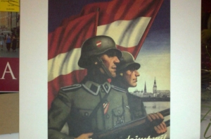 Немецкие солдаты «оккупировали» книжные магазины Риги (ФОТО)