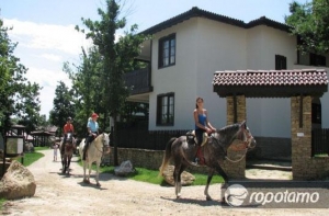 В Болгарии продается село вместе с жителями