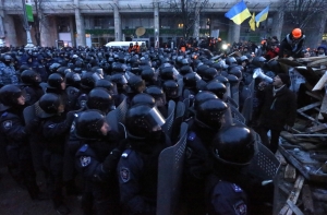 Глава МВД Украины: попытки мирно разрешить конфликт в Киеве тщетны