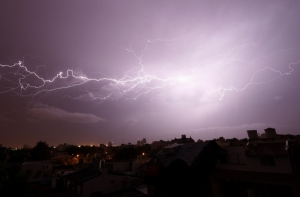 В Аргентине молния убила 3 человек, еще 22 ранены (ВИДЕО)