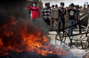 В Бангладеш бойкотирующая выборы оппозиция подожгла более 200 участков