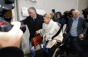 Жена Шумахера призвала оставить в покое врачей и семью гонщика