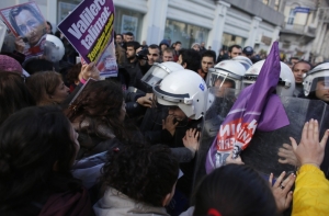 ЕС обеспокоен массовым увольнением полицейских в Турции