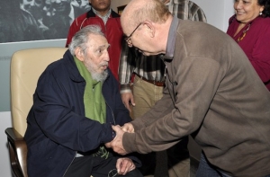 Впервые за 9 месяцев Фидель Кастро появился на публике (ФОТО)