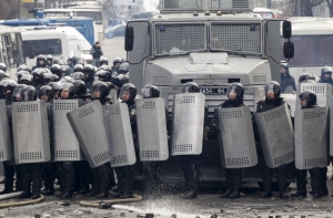 К месту столкновений в Киеве прибыло подкрепление спецназовцев