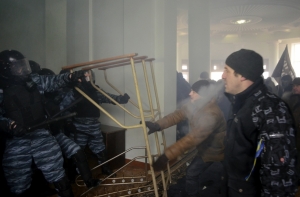 В захваченной львовской администрации подрались «майдановцы»