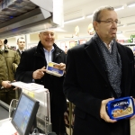 Президент Эстонии приобрел в Руиене ореховое мороженое (ФОТО)