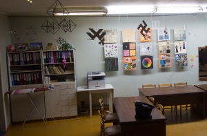 Рижскую школу украсили символами, похожими на свастику (АУДИО, ФОТО)