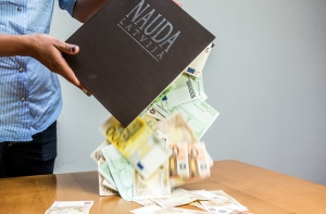 Латвия возьмет в долг до 1,7 млрд евро