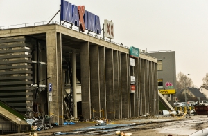 В больнице продолжают лечиться спасатель и кассир, пострадавшие в Золитуде