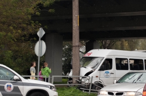 Автомашина сбила девушку