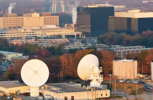 Суд разрешил спецслужбам США продлолжать слежку