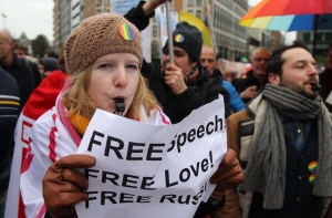 Лондон даст денег на борьбу за права геев в России