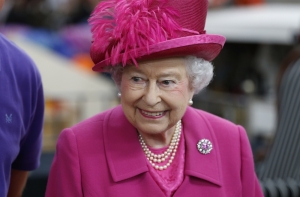 Британскую королеву уличили в чрезмерных расходах