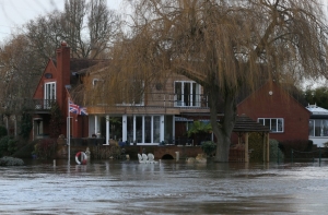 В Британии Темза вышла из берегов (ФОТО)