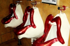 В Гонконге закрыли бордель в туалетах торгового центра