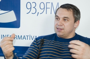 Латвийские тяжелоатлеты выходят на пикет