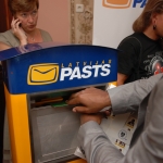 Сотрудниц почты Марупе, вероятно, отравил особый клей