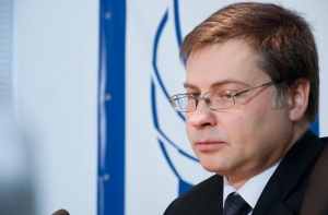 Домбровскис: нет ничего важнее человеческой жизни