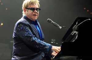Элтон Джон разорил российское концертное агентство