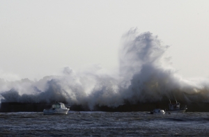 Британия: обвинявший в наводнениях геев изгнан из партии