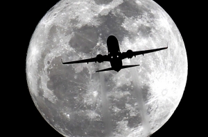 Мужчина пытался изнасиловать пассажирку на борту самолета