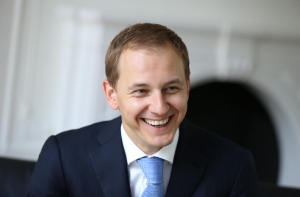 Хранитель традиций «Что?Где?Когда?»: в ЕС знают о проблемах евро (ВИДЕО)