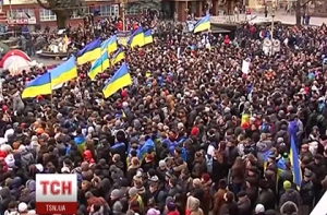 Митингующие ворвались в администрацию Ивано-Франковской области