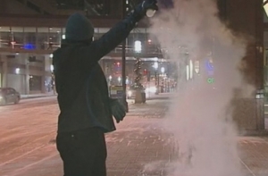 Американцы калечаться при попытках повторить трюк с замораживанием кипятка