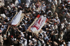 При взрыве в Пакистане погибли 20 солдат