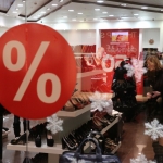 В Москве кавказец избил продавщицу за отказ снять ему кроссовки (ВИДЕО)